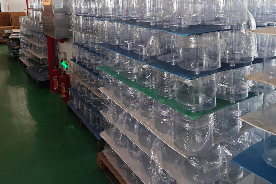 Image de l'atelier de production de Zhongshan Yuekon Electrical Appliances Co., Limited, montrant la chaîne d'assemblage efficace et les activités de production des robots de cuisine et des mixeurs multifonctionnels.